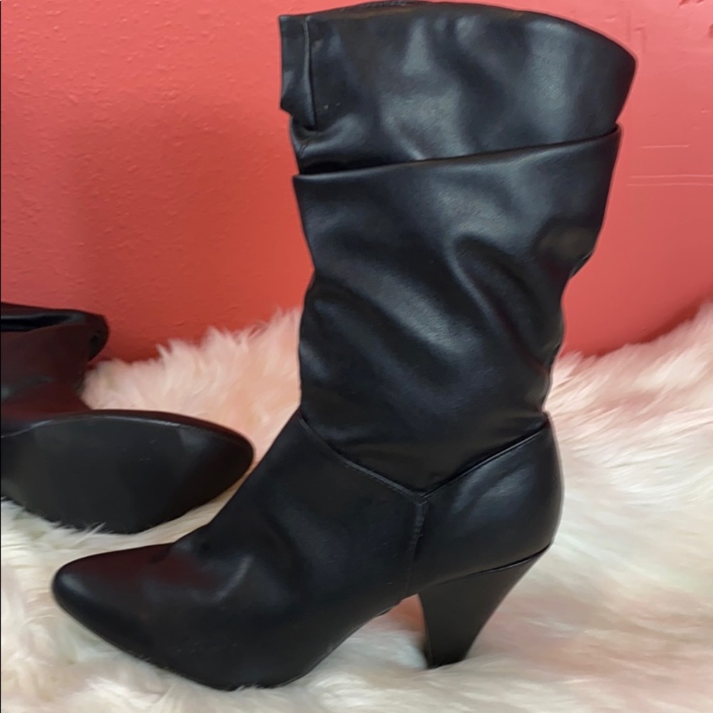 Boots - Picture 3 of 9